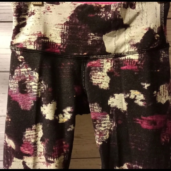 Lululemon capris crop - Picture 2 of 6